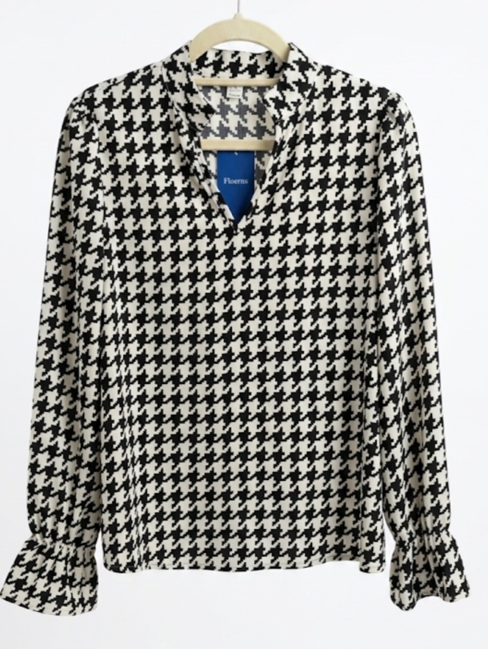 ✨ NWT Floerns Houndstooth Ruffle Cuff Blouse ✨ Size S